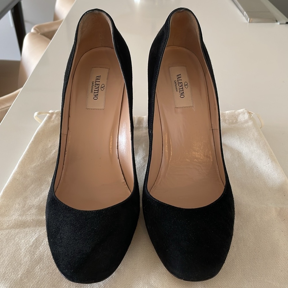 Valentino Garavani Black Suede Block Heel Pumps - Picture 4 of 15